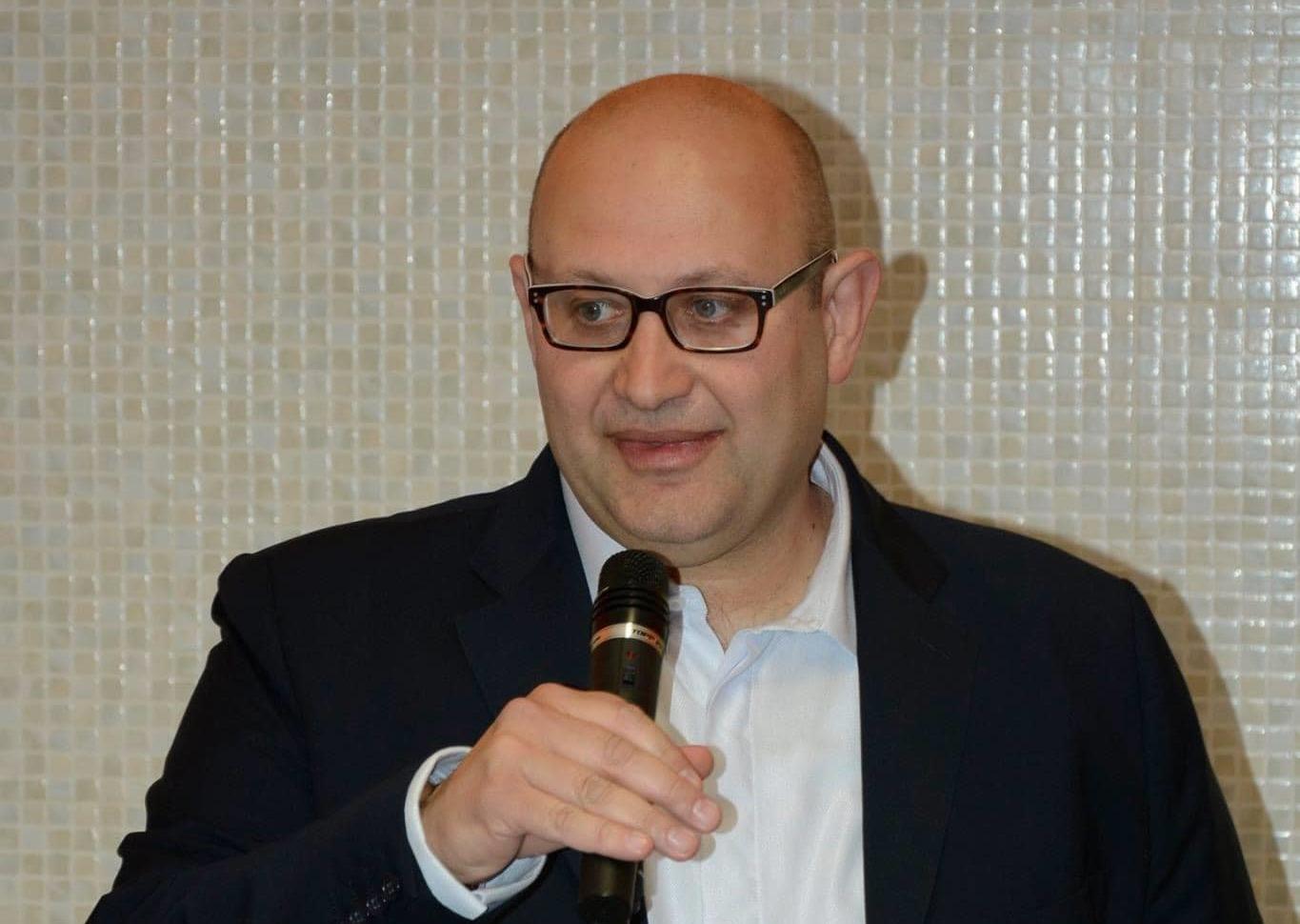 "Sterco sulla strada. Niente più cavalli" "Sterco sulla strada. Niente più cavalli"