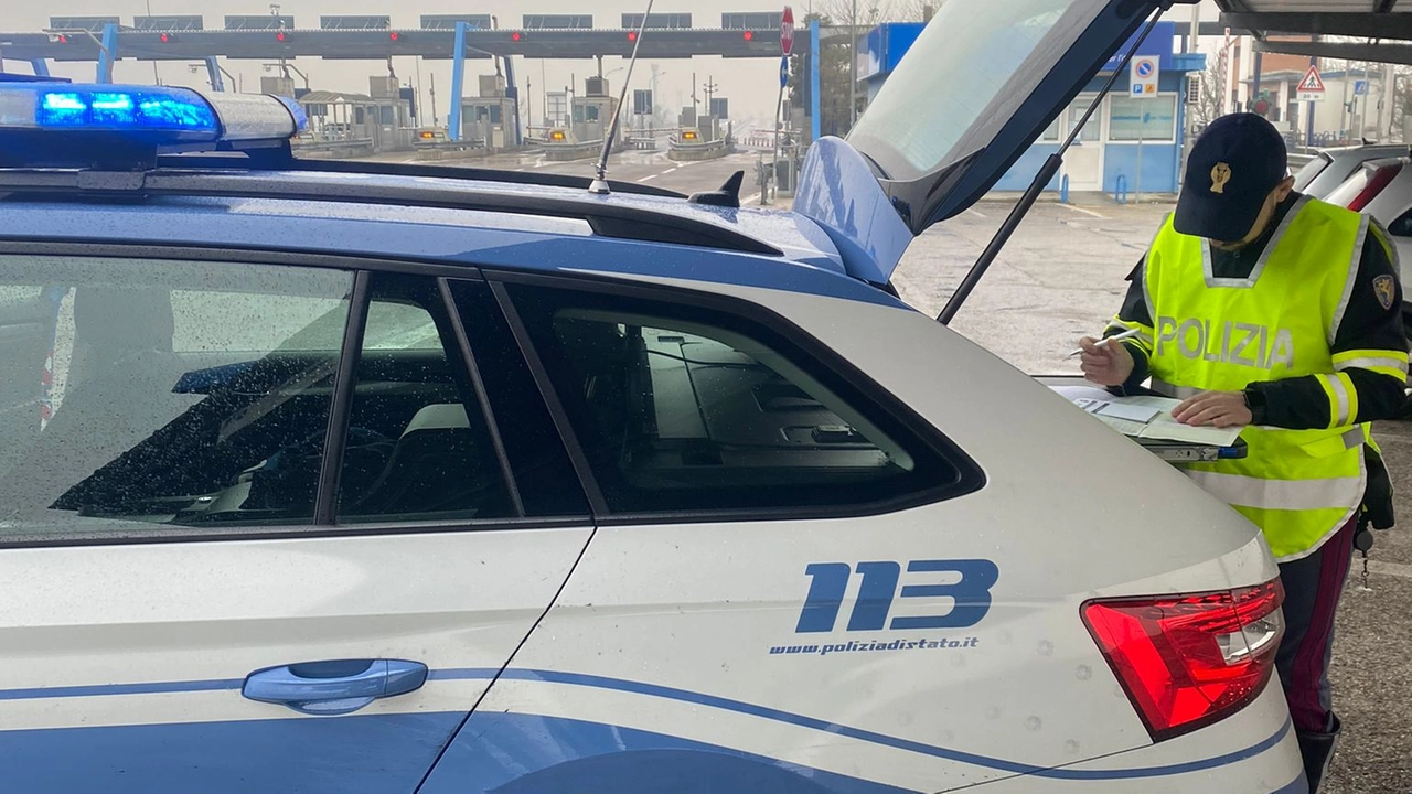 Il 30enne al volante è stato fermato dagli agenti della Polstrada Il 30enne al volante è stato fermato dagli agenti della Polstrada