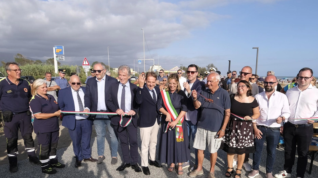 L’inaugurazione della passeggiata a mare di Marinella, prima opera del Pinqua a essere completata in vista della scadenza di inizio 2026 L’inaugurazione della passeggiata a mare di Marinella, prima opera del Pinqua a essere completata in vista della scadenza di inizio 2026