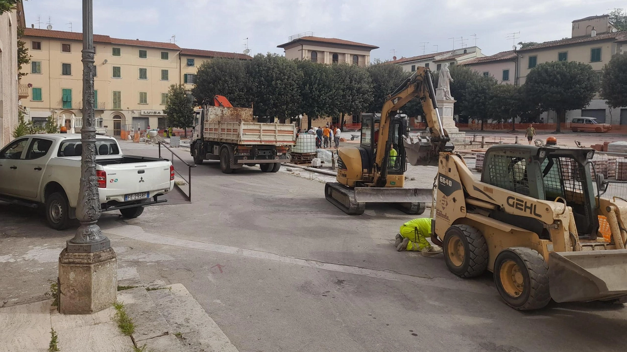 I lavori in piazza Boccaccio a Certaldo si chiuderanno il prossimo 30 giugno, ma il consigliere Cellini attacca la giunta (foto d’archivio) I lavori in piazza Boccaccio a Certaldo si chiuderanno il prossimo 30 giugno, ma il consigliere Cellini attacca la giunta (foto d’archivio)