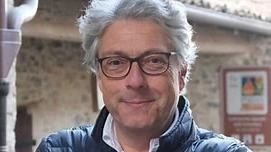 Radio Versilia, emittente locale che ha segnato un'epoca, rivive attraverso un libro di Dino Del Giudice e Marzio Aricò. Stasera l'autore parlerà alla Rocca Malaspina di Massa. Radio Versilia, emittente locale che ha segnato un'epoca, rivive attraverso un libro di Dino Del Giudice e Marzio Aricò. Stasera l'autore parlerà alla Rocca Malaspina di Massa.
