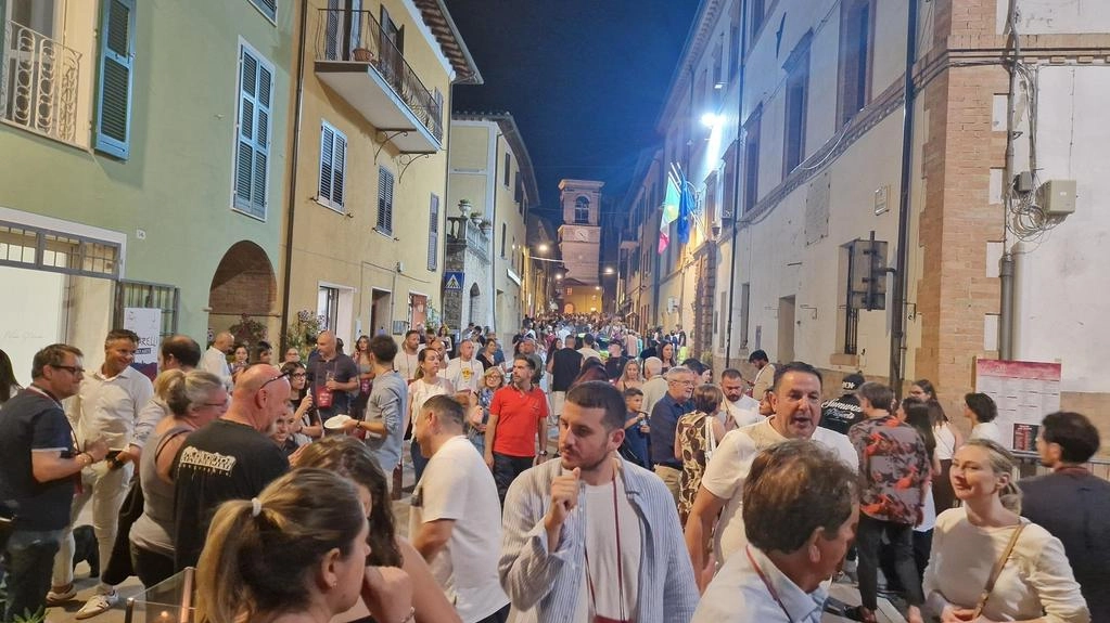 E’ in pieno svolgimento la 42° edizione dei Vinarelli, l’evento che unisce arte, enogastronomia e convivialità nel cuore dell’Umbria.... E’ in pieno svolgimento la 42° edizione dei Vinarelli, l’evento che unisce arte, enogastronomia e convivialità nel cuore dell’Umbria....