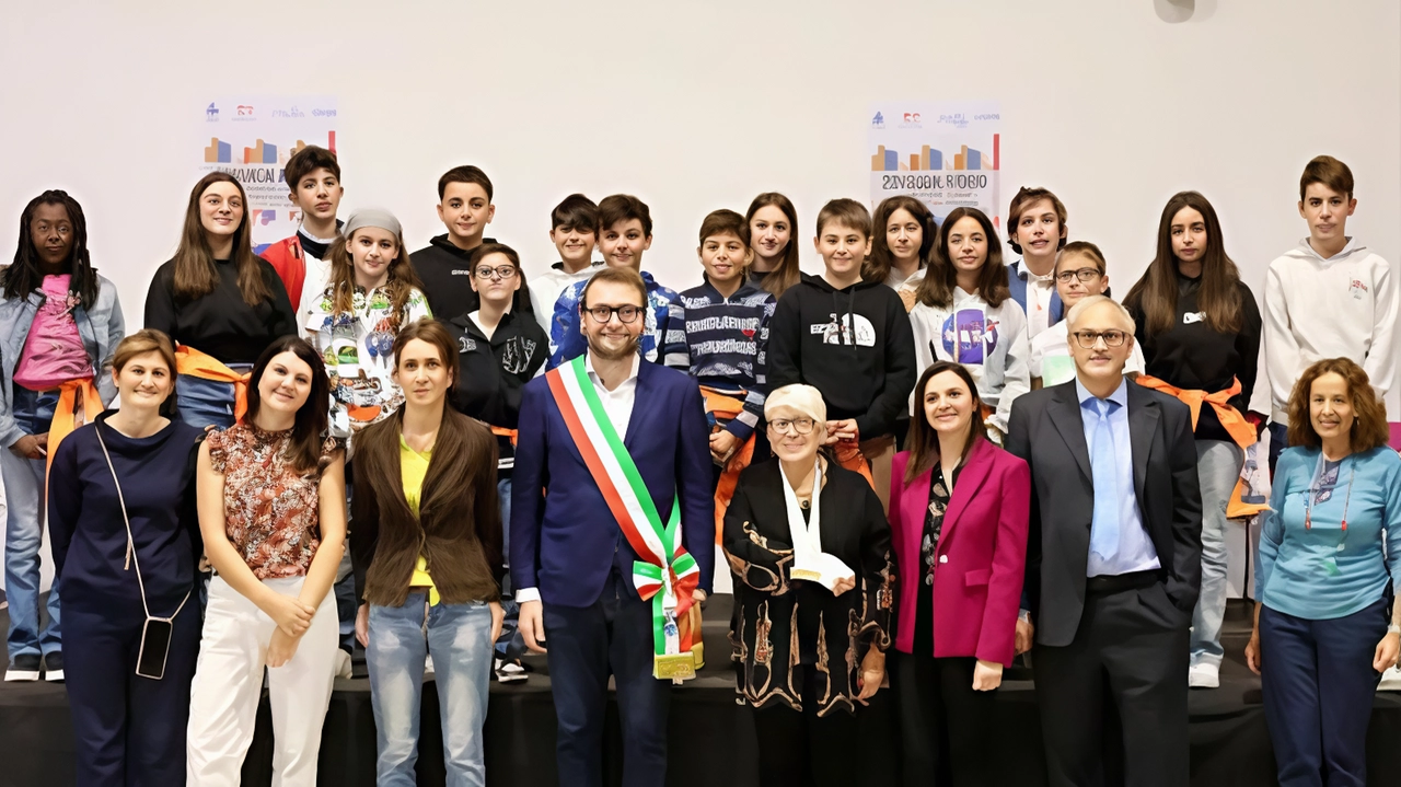 I rappresentanti dell’amministrazione comunale con i bambini del Consiglio I rappresentanti dell’amministrazione comunale con i bambini del Consiglio