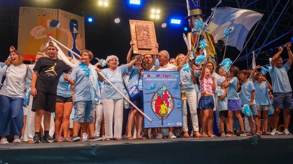 L’edizione 2024 della Sfilata delle borgate è stata finta dal Fossamastra. Nella foto un momento della premiazione