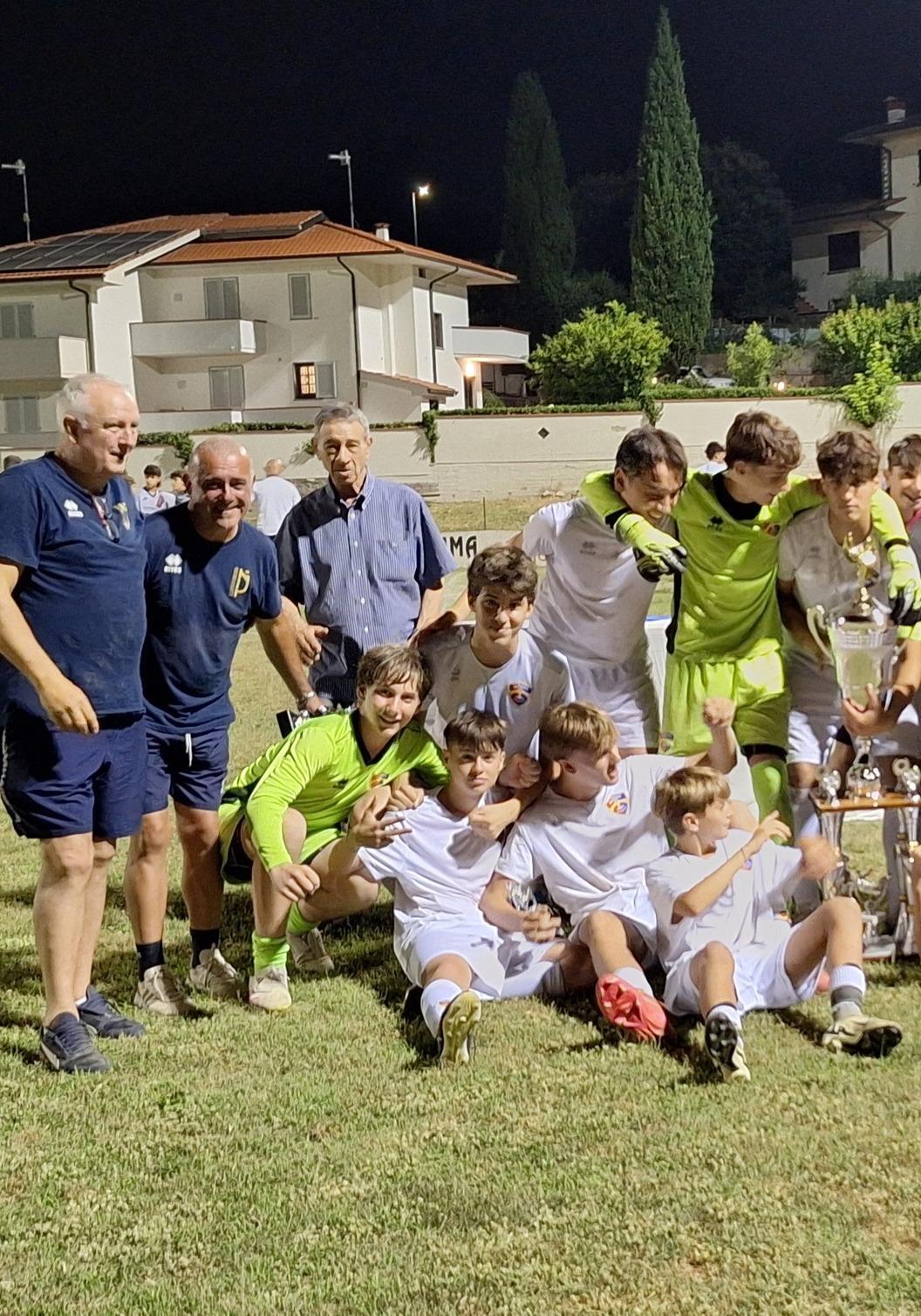 Tornei: i "Rioni" in corso a Vaiano. I premiati al "Soffici" di Poggio Tornei: i "Rioni" in corso a Vaiano. I premiati al "Soffici" di Poggio