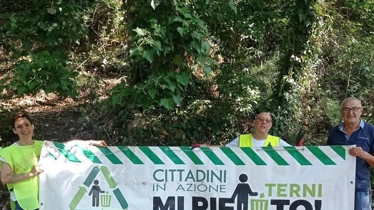 TERNI "Nei pressi della strada vecchia che porta all’ Area archeologica di Carsulae, nella radura e nel bosco adiacenti abbiamo... TERNI "Nei pressi della strada vecchia che porta all’ Area archeologica di Carsulae, nella radura e nel bosco adiacenti abbiamo...