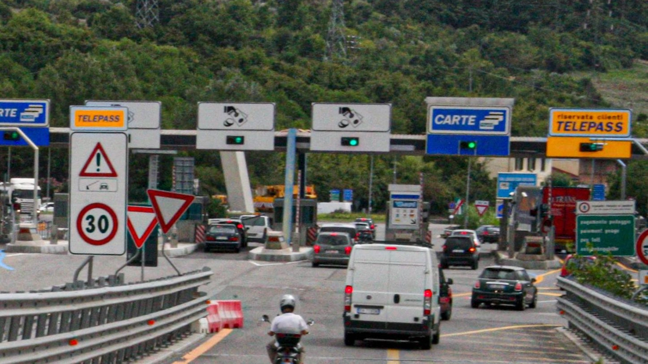 Autostrada gratis per i fiorentini nel tratto compreso tra il casello di Firenze Nord e quello di Fireze Sud. A...