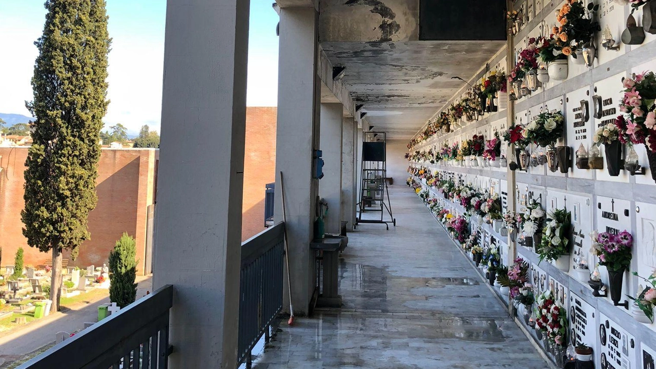 Riqualificazione del cimitero di Poggio a Caiano: lavori in arrivo, ma ladri danneggiano docce di rame. Problemi di infiltrazioni anche nelle parti più moderne. Comune cerca soluzioni. Riqualificazione del cimitero di Poggio a Caiano: lavori in arrivo, ma ladri danneggiano docce di rame. Problemi di infiltrazioni anche nelle parti più moderne. Comune cerca soluzioni.