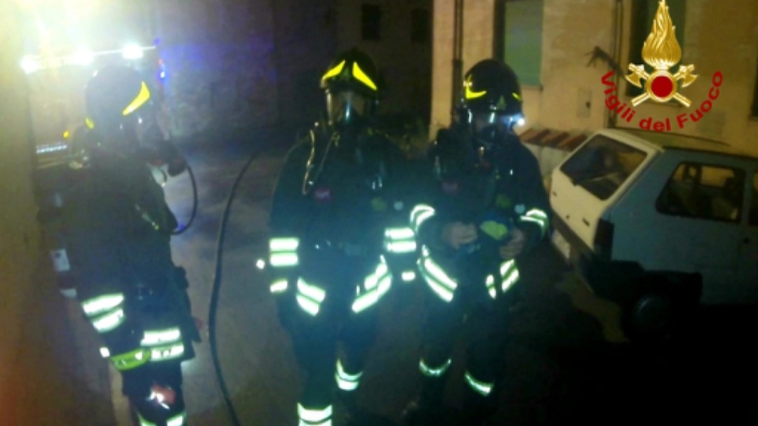 I Vigili del fuoco nelle operazioni di soccorso I Vigili del fuoco nelle operazioni di soccorso