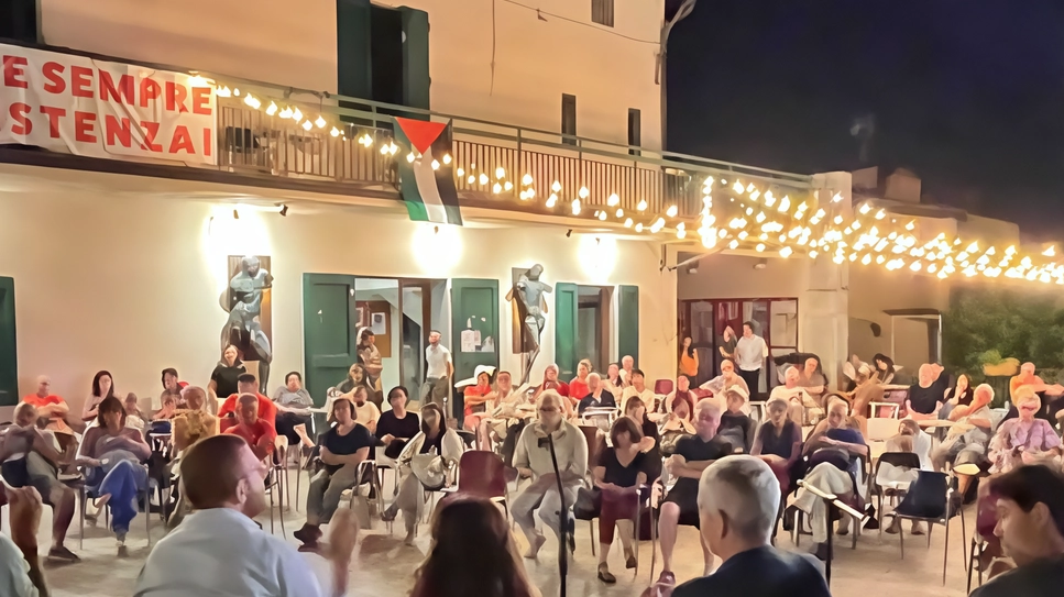 È andata in scena, seppur in edizione ridotta, nella sede della Casa del popolo di Borgunto anziché nel pratone di Borgunto la festa dell’Unità di Fiesole È andata in scena, seppur in edizione ridotta, nella sede della Casa del popolo di Borgunto anziché nel pratone di Borgunto la festa dell’Unità di Fiesole