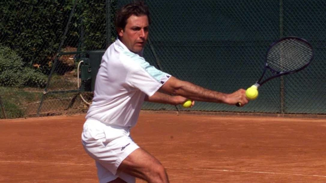 Simone Nozzoli ha insegnato a tanti colleghi anche la passione per il tennis
