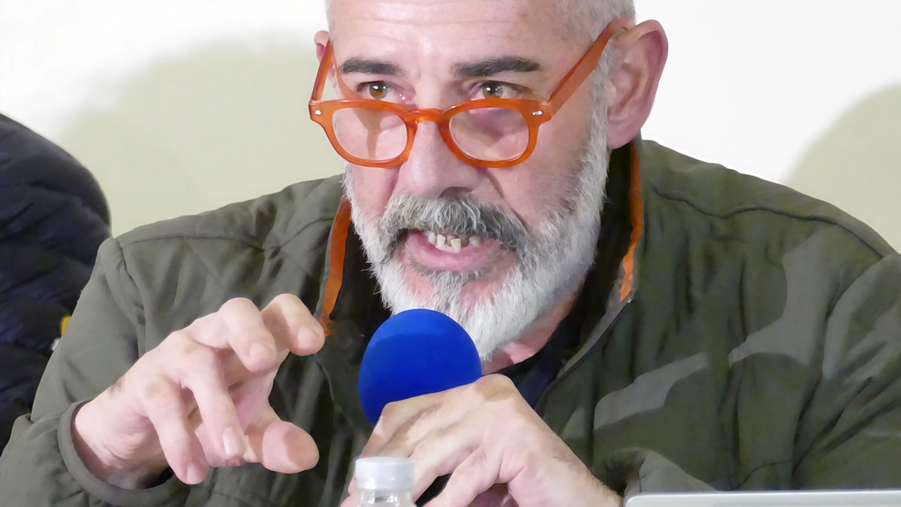 Premiare il merito scolastico, investire sui giovani e formare cittadini consapevoli e preparati sulle grandi sfide ambientali del futuro. Con... Premiare il merito scolastico, investire sui giovani e formare cittadini consapevoli e preparati sulle grandi sfide ambientali del futuro. Con...