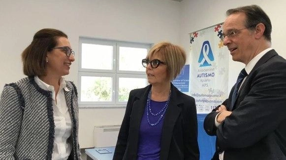 Monica Guglielmi, Roberto Marrai e. Amelia Mauro durante il convegno sull’autismo a Marina
