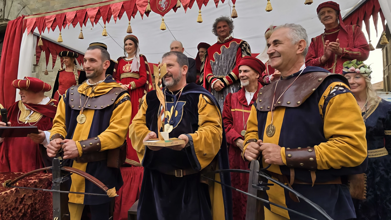 L’appuntamento nella cornice di piazza Signorelli vedrà la partecipazione di 250 figuranti. I giostratori sono chiamati a colpire un dado di piccole dimensioni a una distanza di venti metri. . L’appuntamento nella cornice di piazza Signorelli vedrà la partecipazione di 250 figuranti. I giostratori sono chiamati a colpire un dado di piccole dimensioni a una distanza di venti metri. .