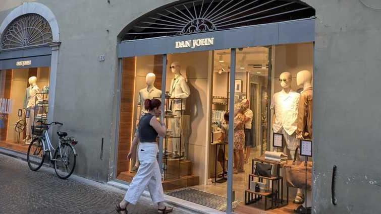 https://www.lanazione.it/image-service/view/acePublic/alias/contentid/NjgwM2UyZmYtYzBmZS00/0/dan-john-al-posto-di-ubik-il-nuovo-volto-del-fillungo.jpeg?f=16:9&w=1200&h=630