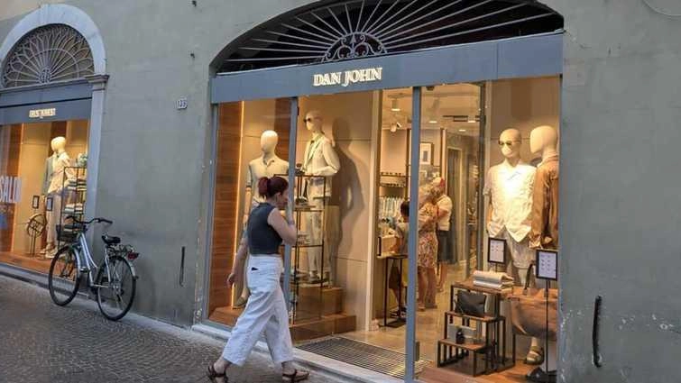 Il dado è tratto. Come avevamo annunciato alcune settimane fa, i locali della storica libreria Ubik di via Fillungo sono...
