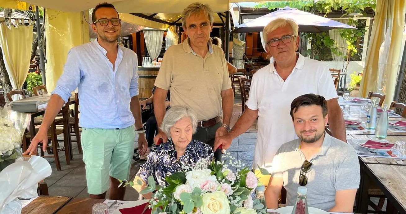 Auguri all’ex preside. Il secolo di Antonia Asaro tra scuola e famiglia