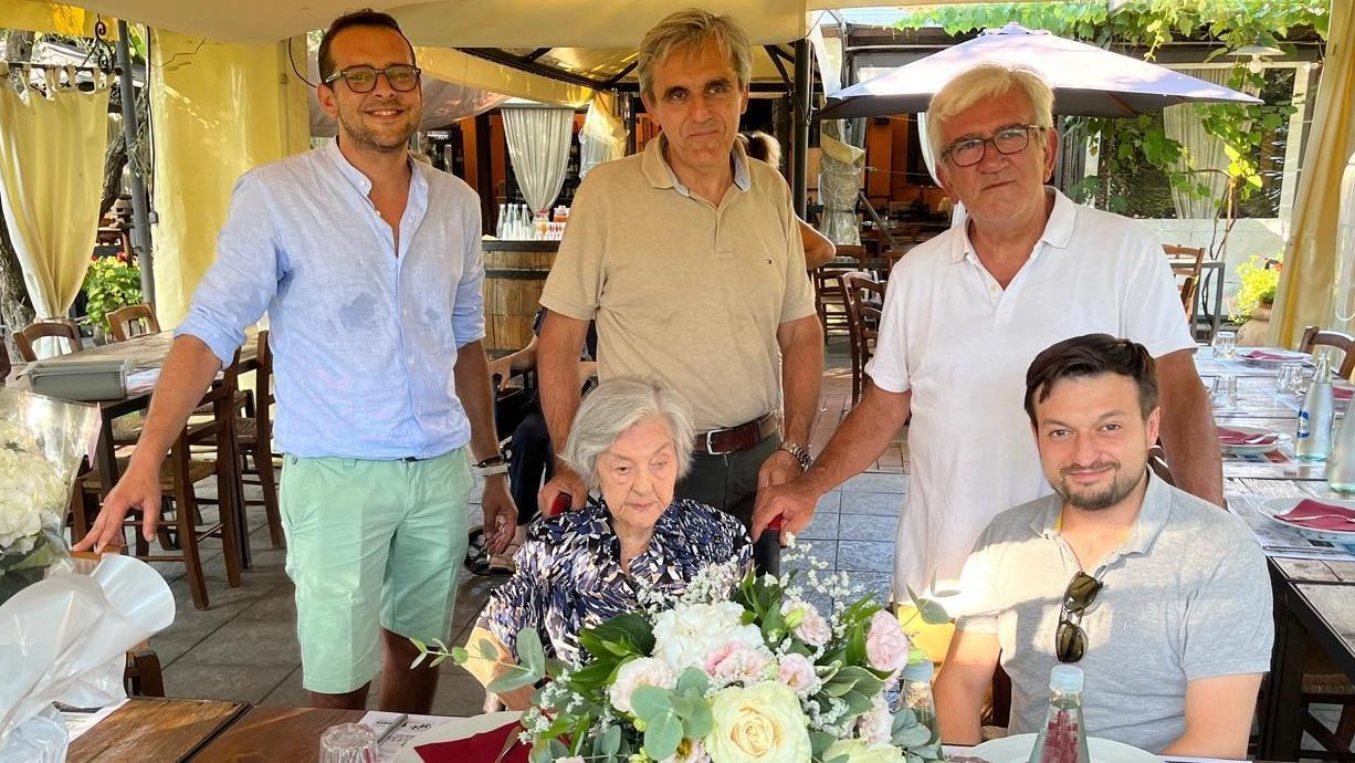 Auguri all’ex preside. Il secolo di Antonia Asaro tra scuola e famiglia