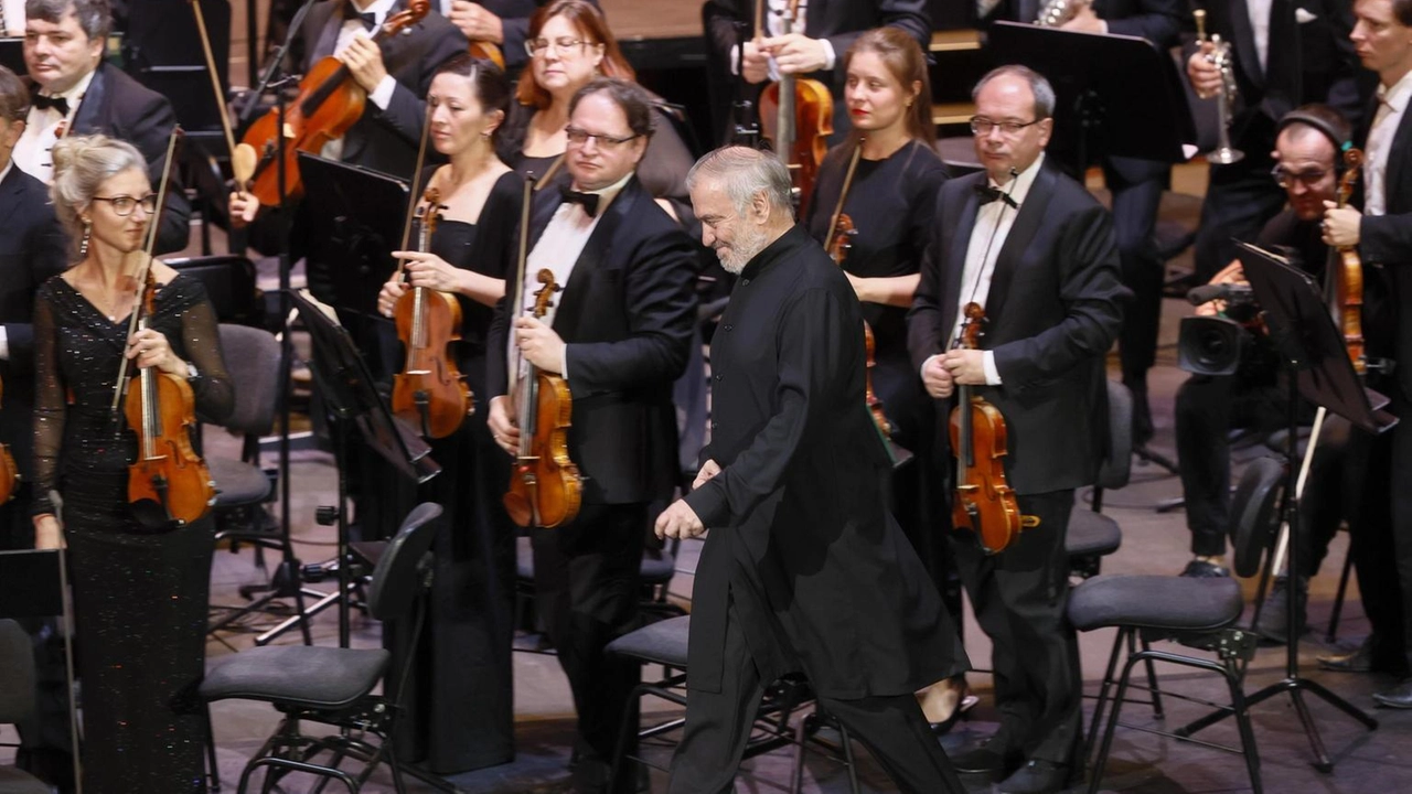 Il via lo darà Toni Servillo. In cartellone concerto confermato