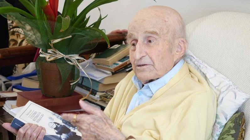 Manlio Cancogni è stato uno scrittore e giornalista italiano scomparso nel 2015 e era legato da rapporto di parentela con lo scultore Tommasi Manlio Cancogni è stato uno scrittore e giornalista italiano scomparso nel 2015 e era legato da rapporto di parentela con lo scultore Tommasi