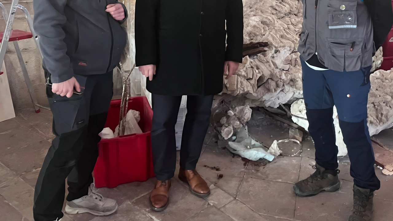 I restauratori al lavoro all’interno del tempio della Consolazione di Todi insieme al presidente di Etab Leonardo Mallozzi I restauratori al lavoro all’interno del tempio della Consolazione di Todi insieme al presidente di Etab Leonardo Mallozzi