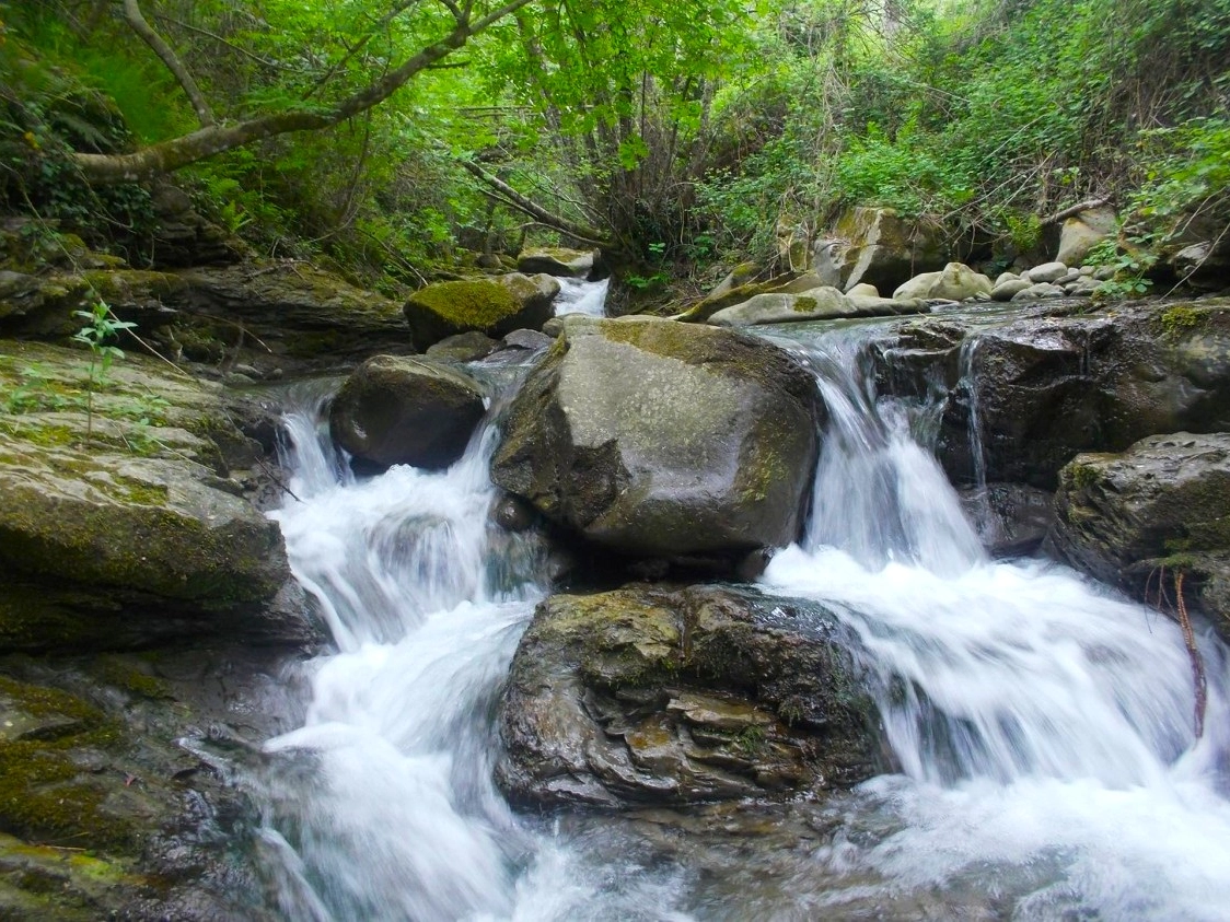 Tra cascate, boschi e borghi lungo il percorso L'Intrepida