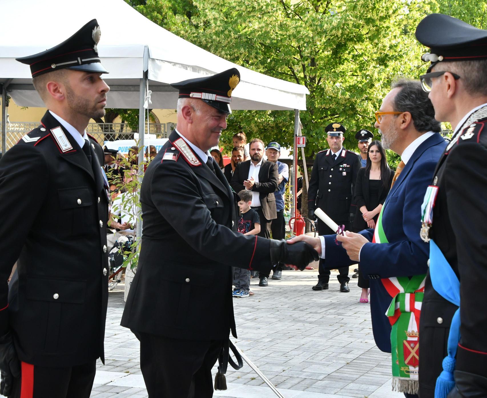 Encomi ai carabinieri. Stroncato traffico di coca e sgominata baby gang Encomi ai carabinieri. Stroncato traffico di coca e sgominata baby gang