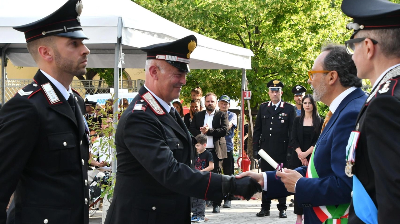 Riconoscimento ai militari Tranquilli e Canzoneri della stazione di Montignoso. Premiato anche il tenente colonnello Guzzo per aver salvato un giovane. . Riconoscimento ai militari Tranquilli e Canzoneri della stazione di Montignoso. Premiato anche il tenente colonnello Guzzo per aver salvato un giovane. .