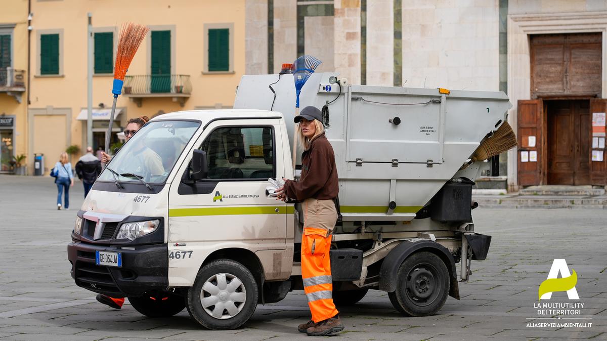 prato e la differenziata si cambia in arrivo nuovi colori per carta e imballaggi