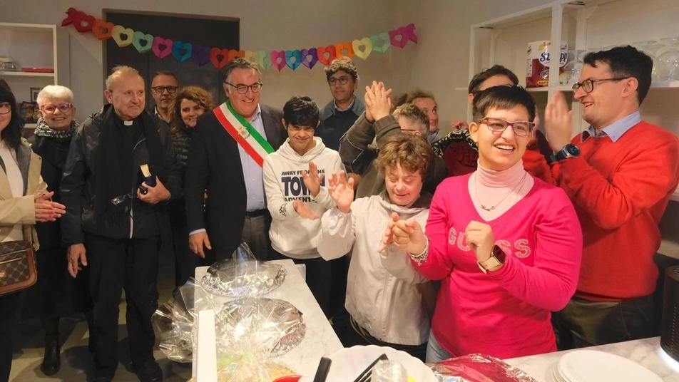 Nel borgo di Mulazzo il locale realizzato dalla Sds con il sostegno di Comune e Anspi. Sarà gestito da 8 giovani con l’aiuto delle famiglie Nel borgo di Mulazzo il locale realizzato dalla Sds con il sostegno di Comune e Anspi. Sarà gestito da 8 giovani con l’aiuto delle famiglie