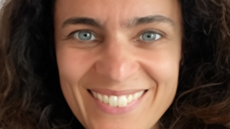 Il Teatro C’art di Castelfiorentino presenta il libro "Una Bella Visita" sull'interazione con anziani affetti da demenza attraverso l'arte del clown. Scritto da Flavia Marco Antonio, il manuale offre una prospettiva innovativa basata su esperienze pratiche e metodologie internazionali, dimostrando il potere dell'arte nel risvegliare emozioni e relazioni. Il Teatro C’art di Castelfiorentino presenta il libro "Una Bella Visita" sull'interazione con anziani affetti da demenza attraverso l'arte del clown. Scritto da Flavia Marco Antonio, il manuale offre una prospettiva innovativa basata su esperienze pratiche e metodologie internazionali, dimostrando il potere dell'arte nel risvegliare emozioni e relazioni.
