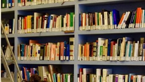 MONTELUPO FIORENTINO Dedicare uno spazio, fisico o simbolico, all’interno di una biblioteca ai materiali che raccontano e documentano un territorio e... MONTELUPO FIORENTINO Dedicare uno spazio, fisico o simbolico, all’interno di una biblioteca ai materiali che raccontano e documentano un territorio e...