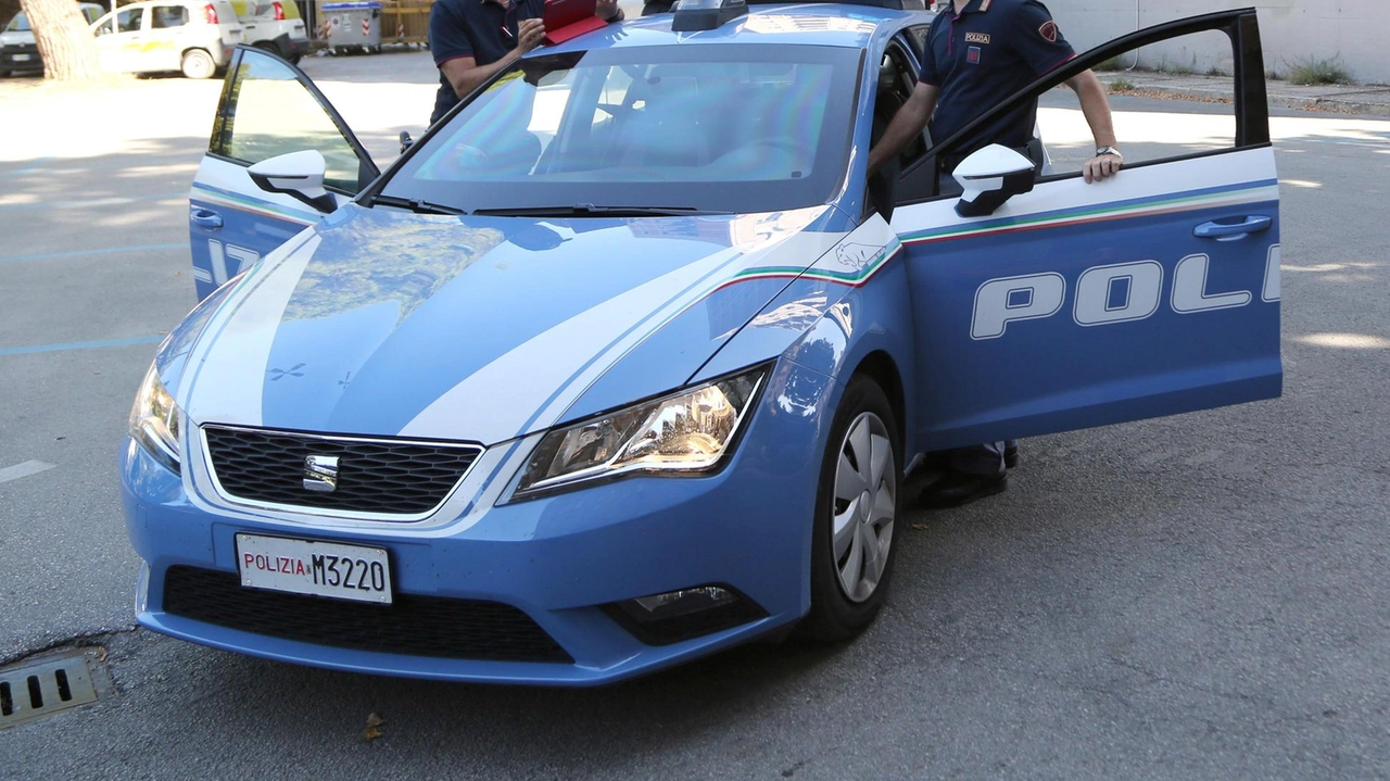 Sono stati inviati altri 18 poliziotti per i commissariati di Pontedera (6) e Volterra (10) che erano a corto di personale Sono stati inviati altri 18 poliziotti per i commissariati di Pontedera (6) e Volterra (10) che erano a corto di personale
