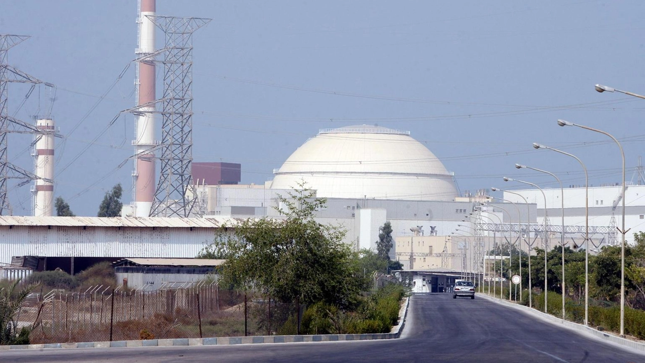L'Idf conferma l'attacco ai reattori nucleari iraniani di Arak e Natanz, segnalato all'Aiea da Teheran. L'Idf conferma l'attacco ai reattori nucleari iraniani di Arak e Natanz, segnalato all'Aiea da Teheran.