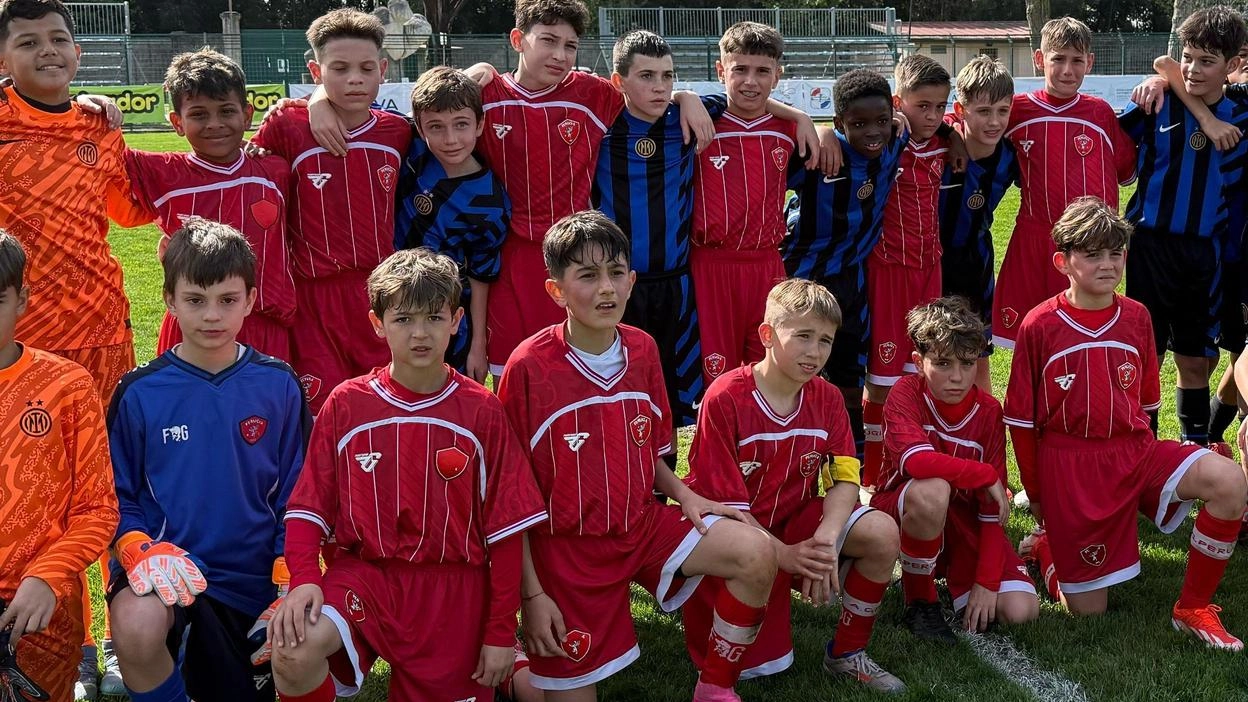 L'Under 11 di Gambini e Pizziconi si distingue alla Universal Cup in Versilia, chiudendo al 26° posto su 64 squadre.