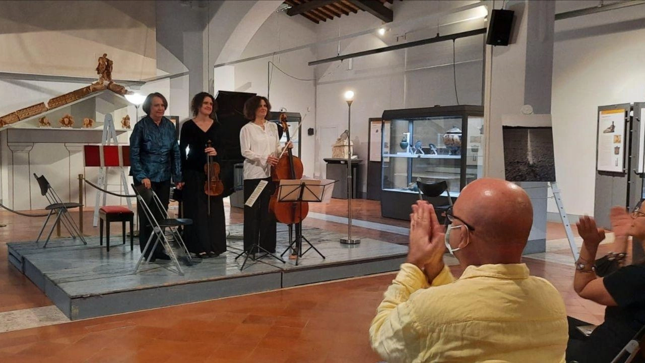 Si terrà martedì 20 alle 11, nella biblioteca del Museo Archeologico Nazionale dell’Umbria (Manu), in piazza Giordano Bruno, la presentazione... Si terrà martedì 20 alle 11, nella biblioteca del Museo Archeologico Nazionale dell’Umbria (Manu), in piazza Giordano Bruno, la presentazione...