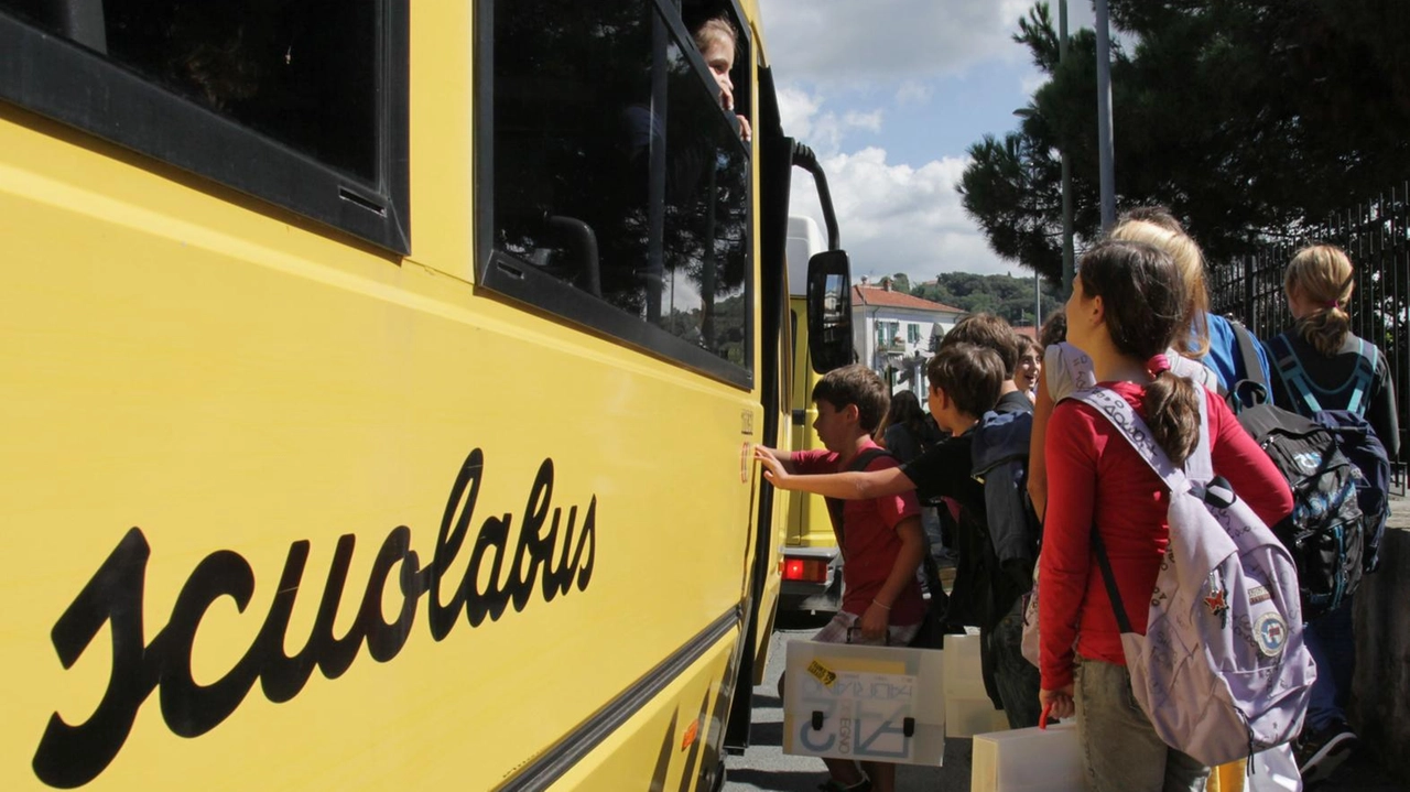 A San Michele non arriva. lo scuolabus A San Michele non arriva. lo scuolabus