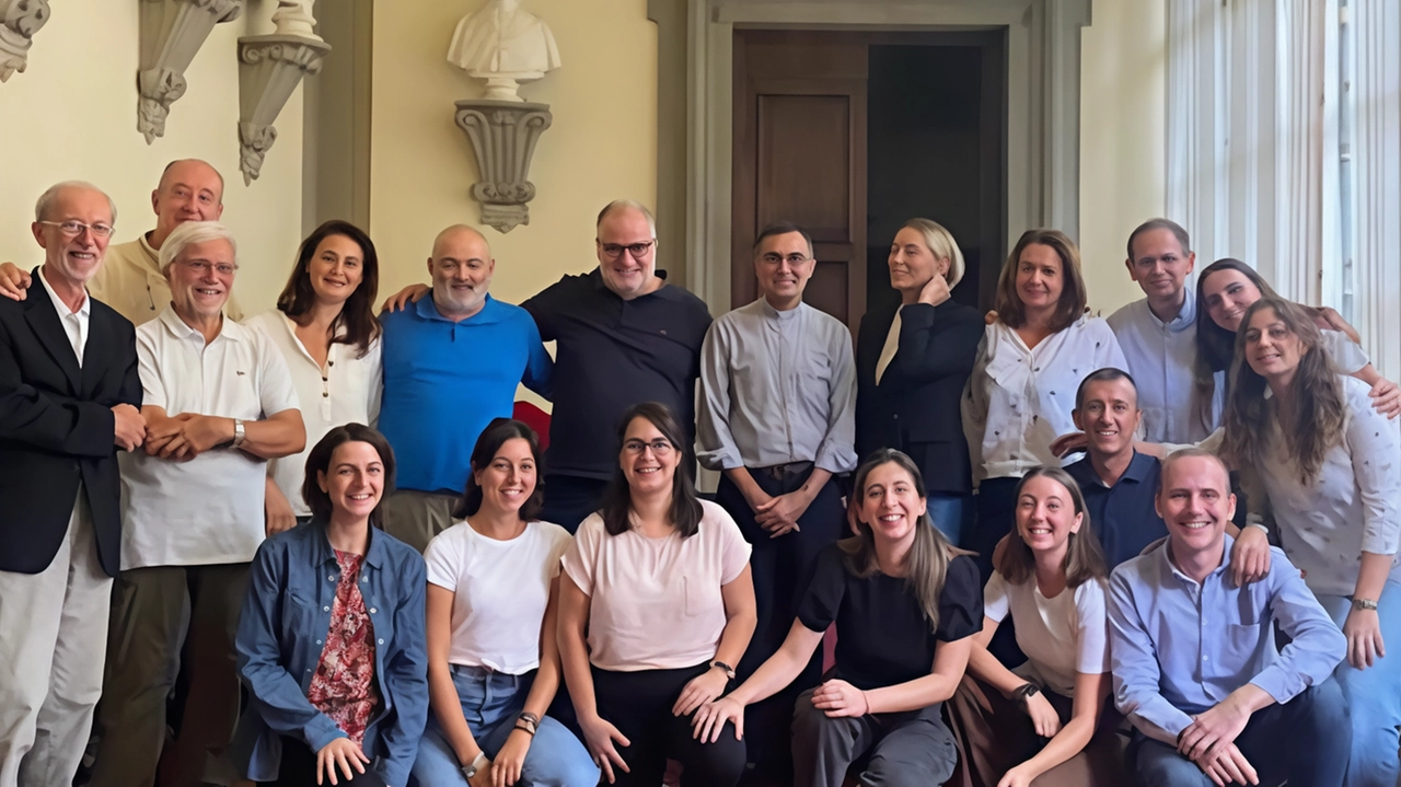 Marzio Mori è il nuovo direttore della Caritas Diocesana di Firenze, annunciato dall'arcivescovo Gambelli. Mori ha una lunga esperienza nell'ambito dell'accoglienza e sostituisce Riccardo Bonechi, elogiato per il suo impegno durante la pandemia. Marzio Mori è il nuovo direttore della Caritas Diocesana di Firenze, annunciato dall'arcivescovo Gambelli. Mori ha una lunga esperienza nell'ambito dell'accoglienza e sostituisce Riccardo Bonechi, elogiato per il suo impegno durante la pandemia.