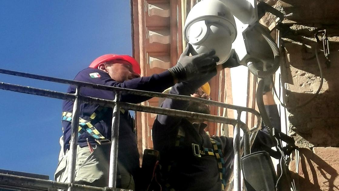 Dopo i controlli le telecamere. Cinque nuove al Macrolotto. Progetto per metterne altre 12 Dopo i controlli le telecamere. Cinque nuove al Macrolotto. Progetto per metterne altre 12
