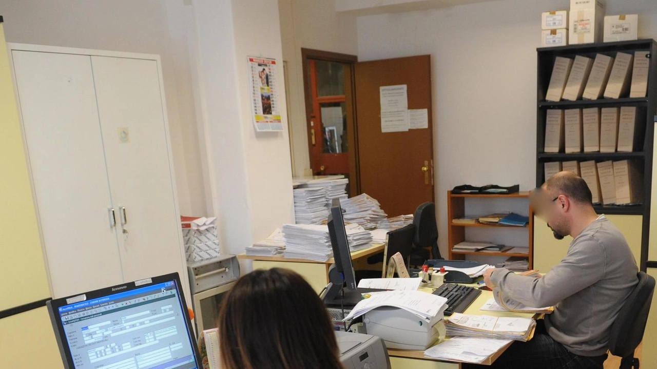 I dipendenti comunali potranno restare in servizio fino a 70 anni: lo ha deciso la Giunta comunale con una delibera I dipendenti comunali potranno restare in servizio fino a 70 anni: lo ha deciso la Giunta comunale con una delibera