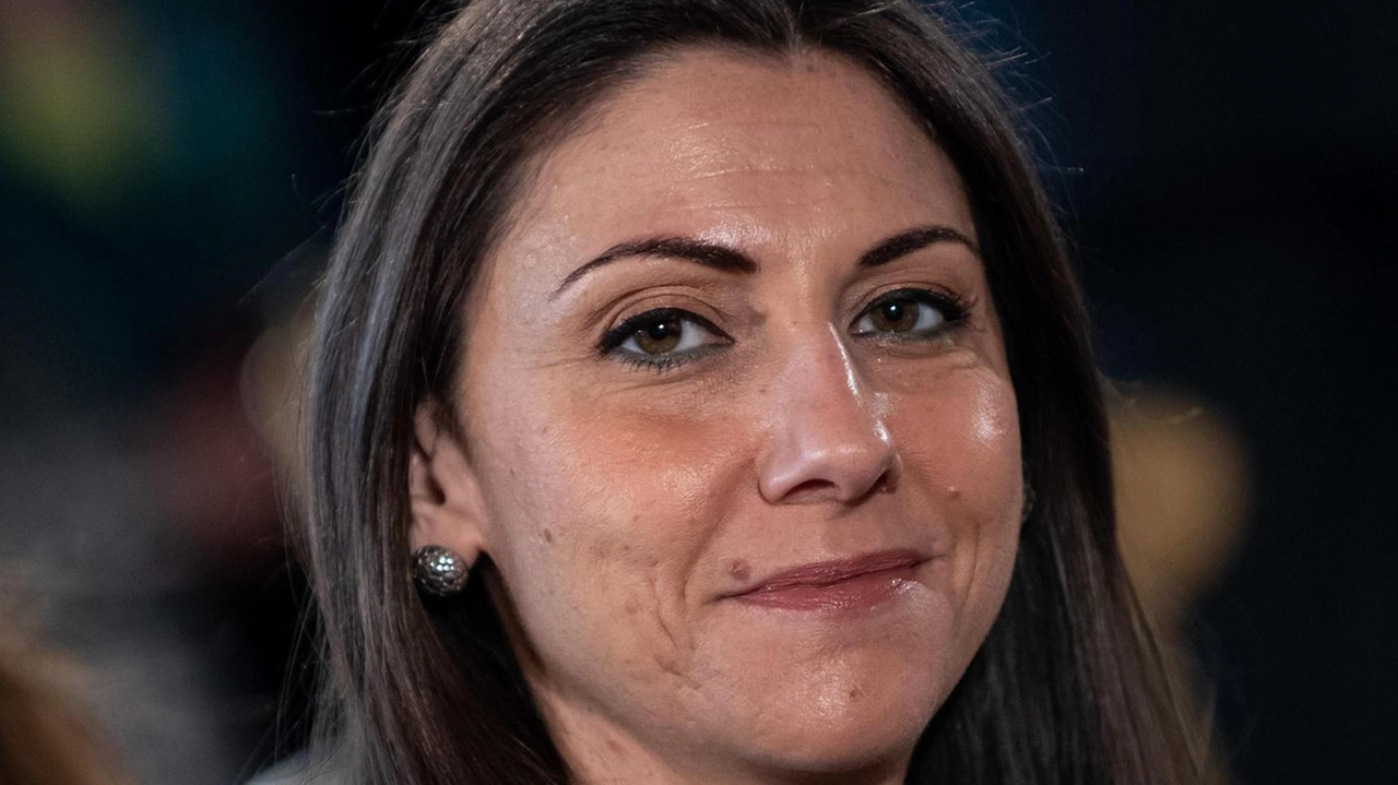 Il ministro delle Infrastrutture e dei Trasporti in Umbria per annunciare investimenti futuri, critiche del Pd per il caos ferroviario. Il ministro delle Infrastrutture e dei Trasporti in Umbria per annunciare investimenti futuri, critiche del Pd per il caos ferroviario.