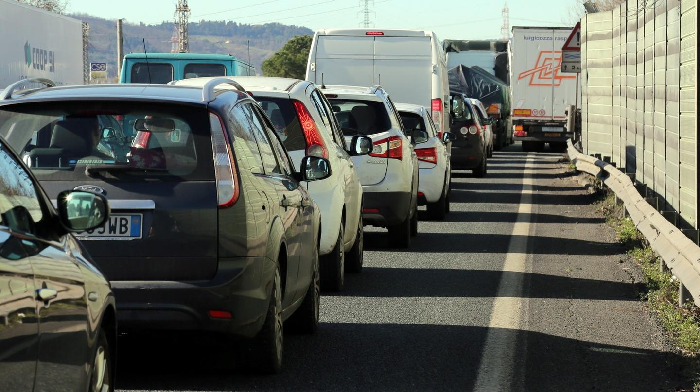 “Tutti al mare? No, tutti fermi”. FiPiLi, è iniziata l’estate: tra incidenti e traffico, odissea in auto “Tutti al mare? No, tutti fermi”. FiPiLi, è iniziata l’estate: tra incidenti e traffico, odissea in auto
