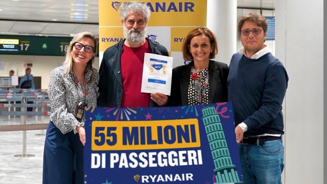 Aeroporto di Pisa, Ryanair festeggia 55 milioni di passeggeri Aeroporto di Pisa, Ryanair festeggia 55 milioni di passeggeri