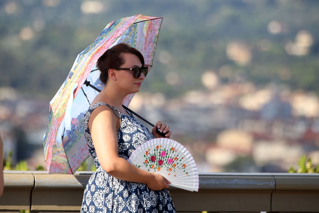 Il caldo continua nelle città toscane anche in questo ultimo scorcio di agosto (New Press Photo)