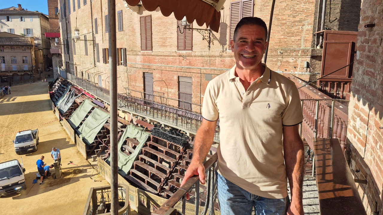 Trecciolino sul terrazzino accanto al palco dei capitani Trecciolino sul terrazzino accanto al palco dei capitani