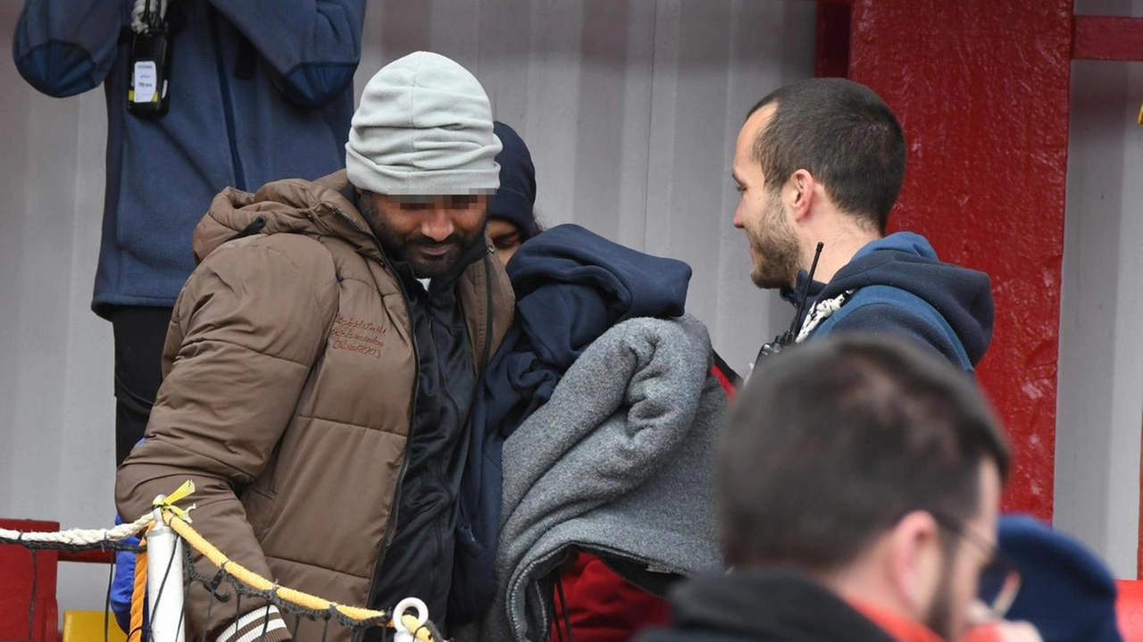 Si tratta del 16esimo sbarco dal gennaio del 2023 A Marina sono arrivate complessivamente 1950 persone, compreso lo sbarco di domani