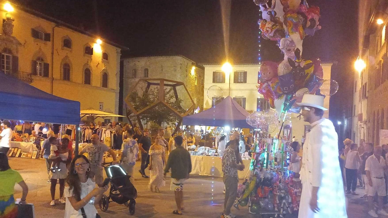 Tanta gente sabato notte per una serata caratterizzata da numerosi eventi con spettacoli di ogni genere anche in piazza Torre di Berta Tanta gente sabato notte per una serata caratterizzata da numerosi eventi con spettacoli di ogni genere anche in piazza Torre di Berta
