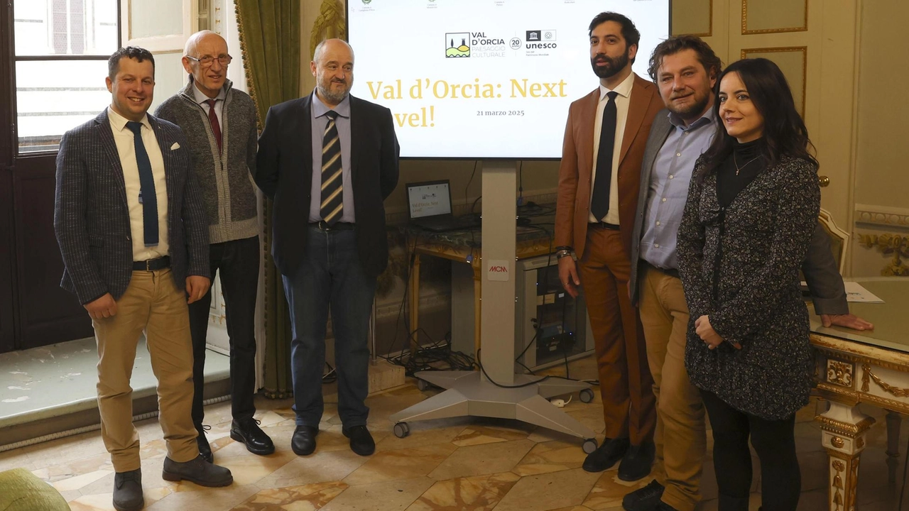 La presidente della Provincia, Agnese Carletti, con i sindaci dei cinque Comuni della Valdorcia impegnati nelle celebrazioni del ventennale del riconoscimento Unesco