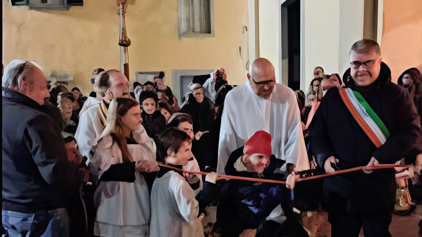 Una tradizione che si ripete dal 1952. L’inaugurazione con il sindaco Matteo Cecchelli Una tradizione che si ripete dal 1952. L’inaugurazione con il sindaco Matteo Cecchelli