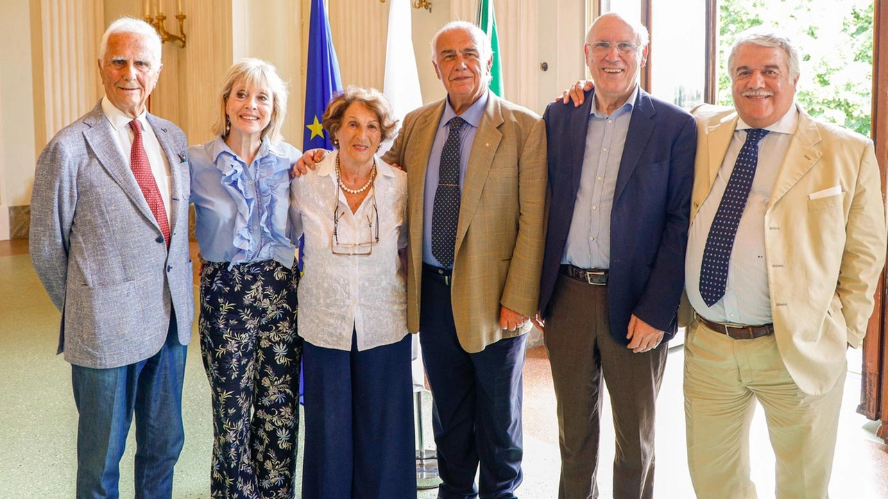 Due eventi all’Educandato SS. Annunziata: un focus sulla violenza giovanile, l’altro sulla figura di Piero Calamandrei. Una mattinata ricca di... Due eventi all’Educandato SS. Annunziata: un focus sulla violenza giovanile, l’altro sulla figura di Piero Calamandrei. Una mattinata ricca di...